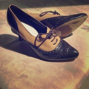 Two tone brown Bandolino heels, size 9